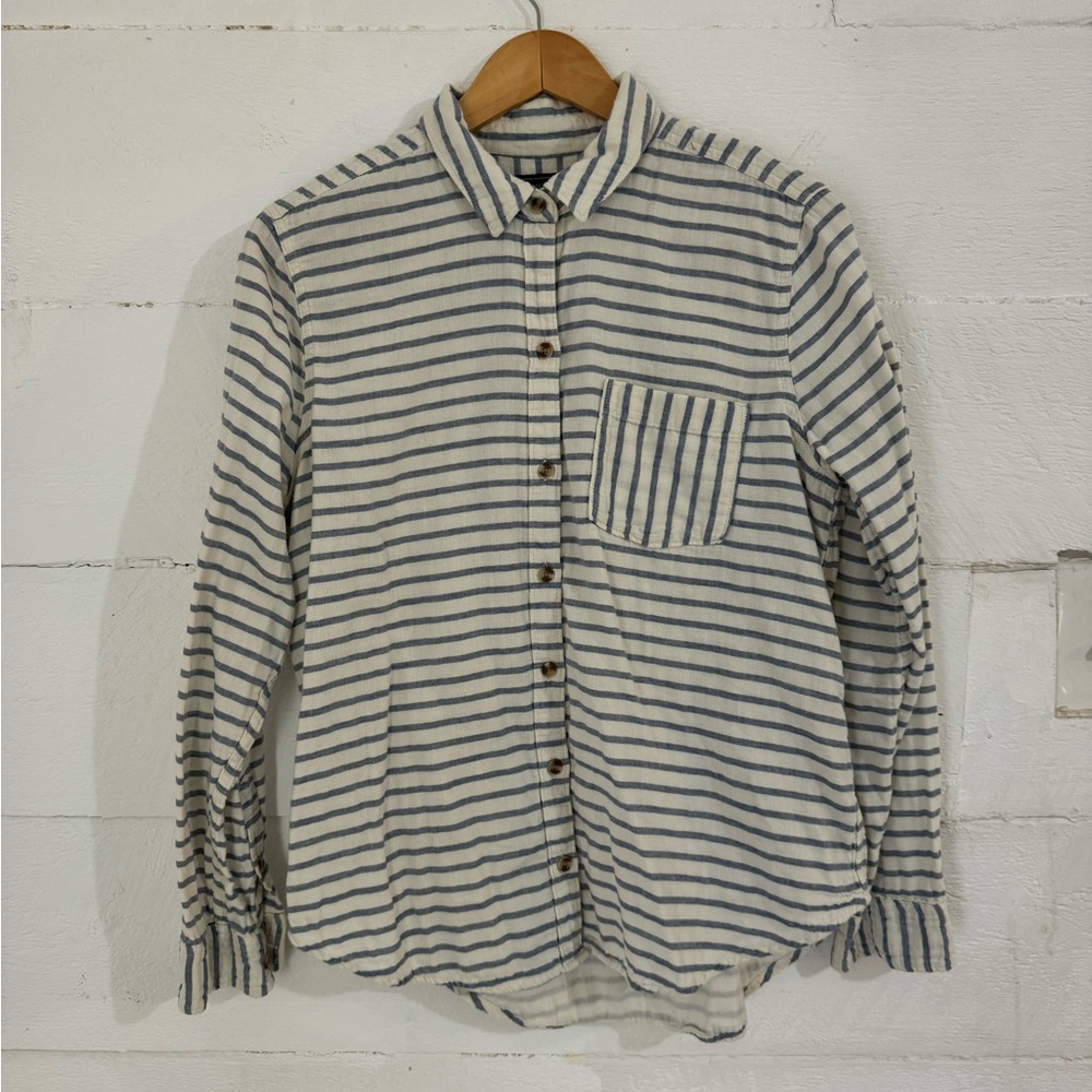 Abercrombie & Fitch Blue and White Striped Button Down Shirt, Large